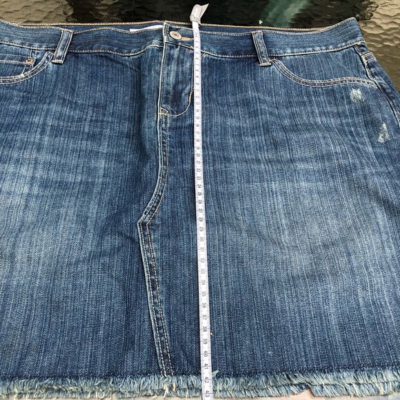 Distressed Frayed-Hem Jean Mini Skirt - Picture 3 of 7